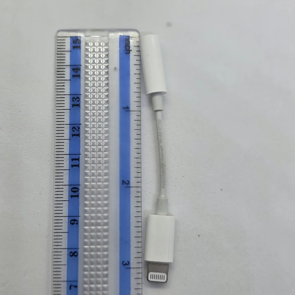 Apple Lightening To Audio Adapter